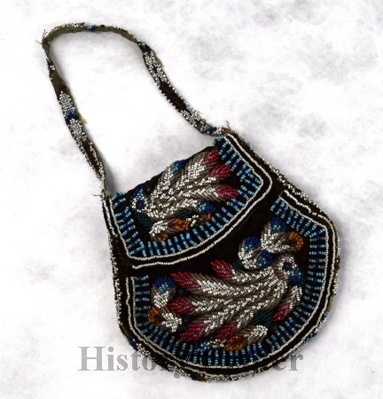 Beaded bag by Kiilhsoohkwa