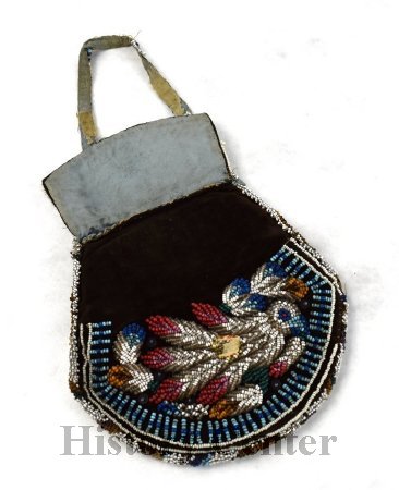 Beaded bag by Kiilhsoohkwa