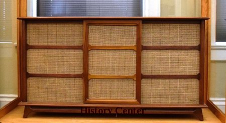 Magnavox Phonograph-Radio Console