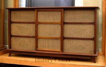 Magnavox Phonograph-Radio Console