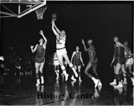 Zollner Pistons vs. Syracuse Nationals, 1955