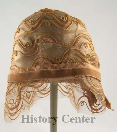 Wolf & Dessauer Ladies Cloche, back view