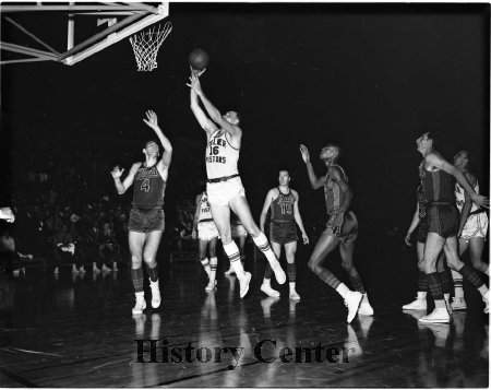 Zollner Pistons vs. Syracuse Nationals, 1955